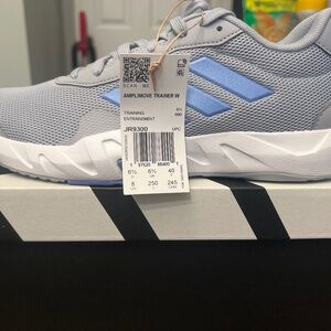 Women’s Adidas Amplimove size 8
